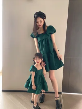 Летние платья для мамы и дочки, зеленое платье с пышными рукавами для мамы и дочки, одинаковые наряды для семьи для мамы и меня